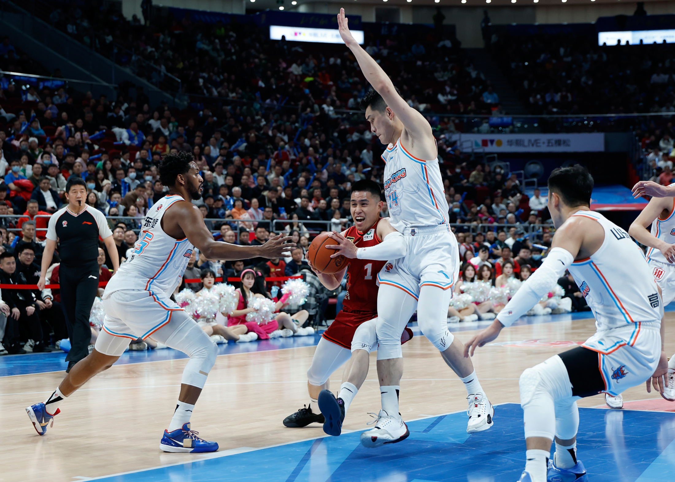 关于今晨北京首钢备战社区盾赛后休斯敦火箭止住颓势，浙江队清晨遗憾出局瞬间刷屏的信息